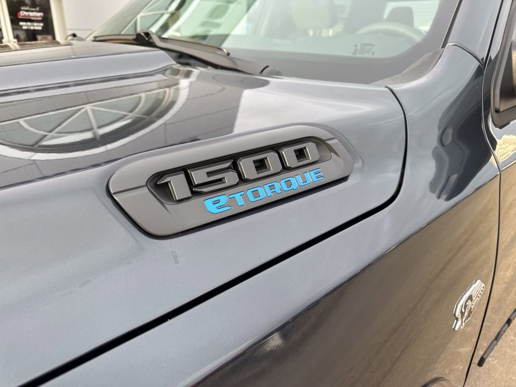 New 2026 RAM 1500 4x4 Crew Cab image 4
