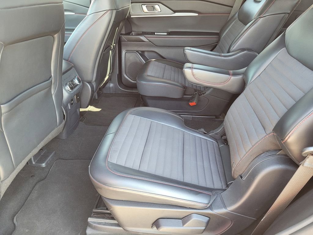 Used 2025 Ford Explorer ST-Line image 10