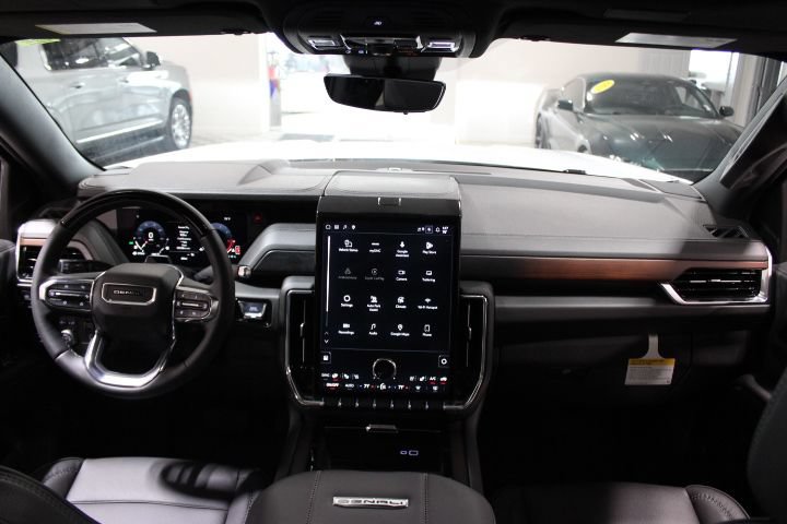 New 2026 GMC Yukon Denali w/ Denali Reserve Package AWD/4WD image 3