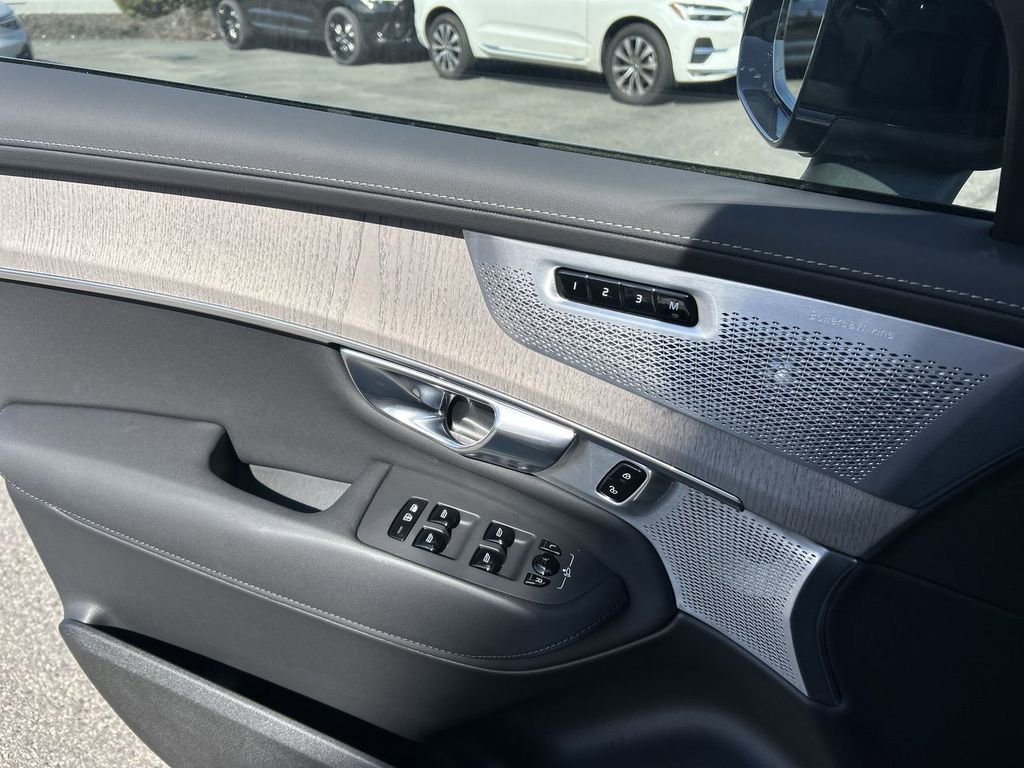 Certified 2025 Volvo XC90 T8 Ultra image 16