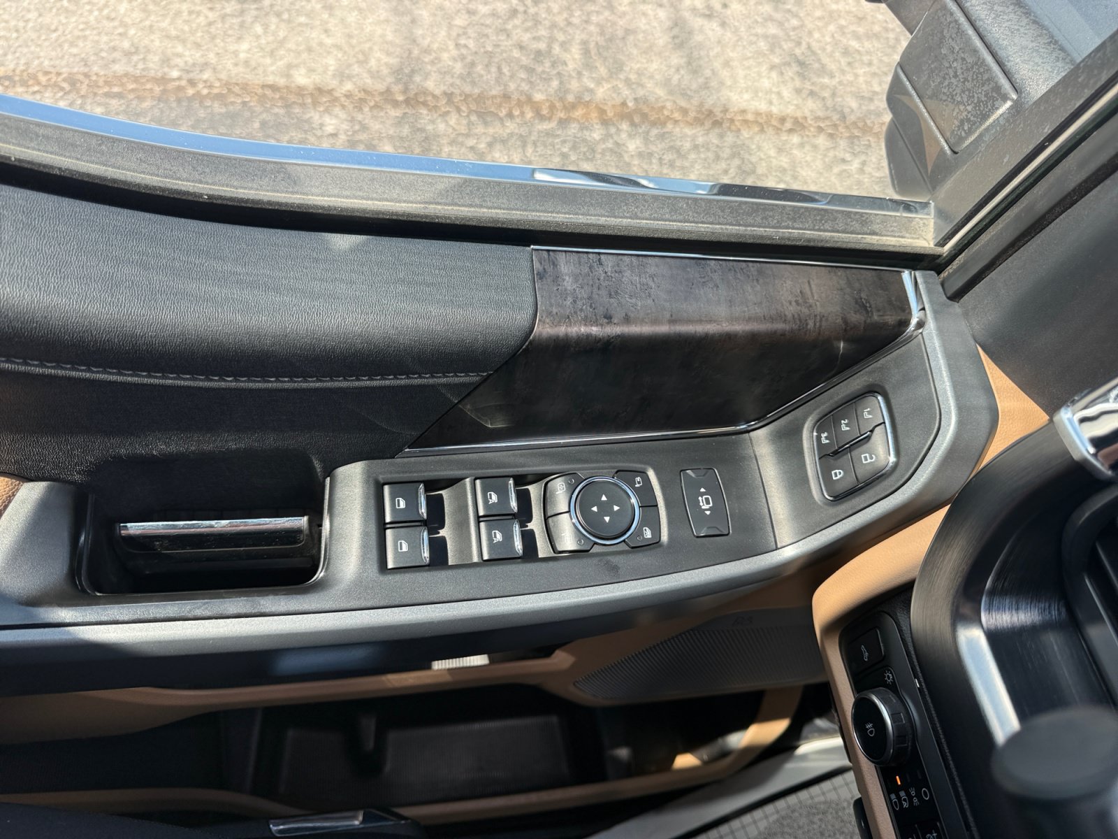 Used 2024 Ford F350 Lariat w/ Lariat Ultimate Package AWD/4WD image 23