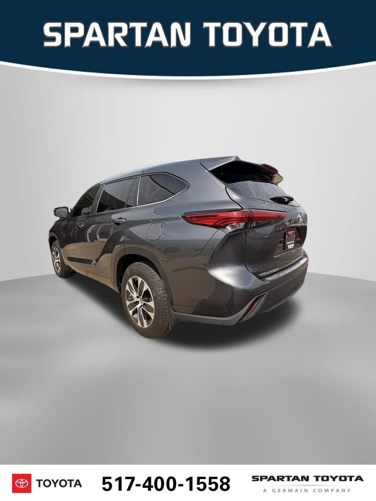 Used 2023 Toyota Highlander XLE image 5