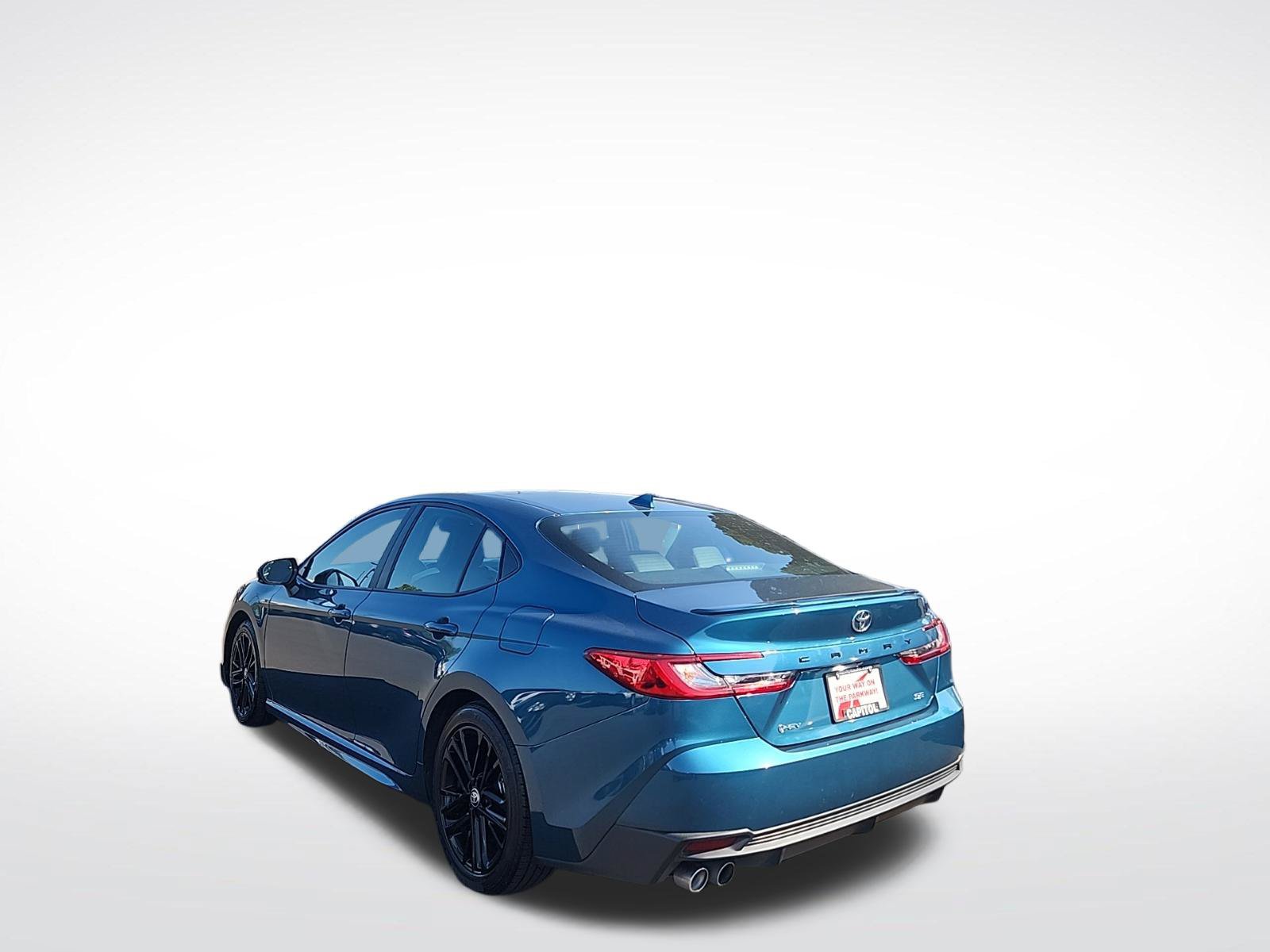 Used 2025 Toyota Camry SE FWD image 3