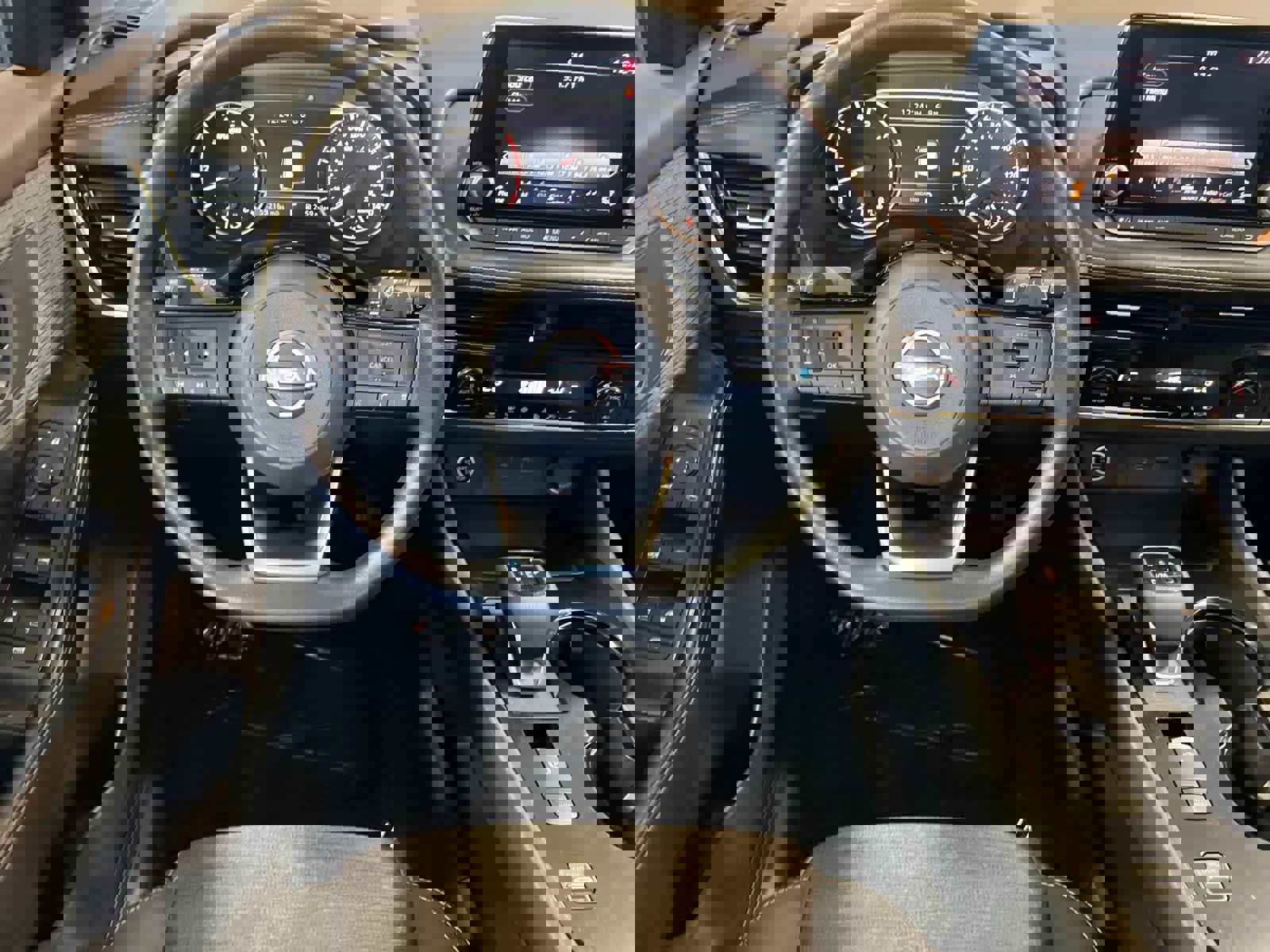 Used 2023 Nissan Rogue SV image 14