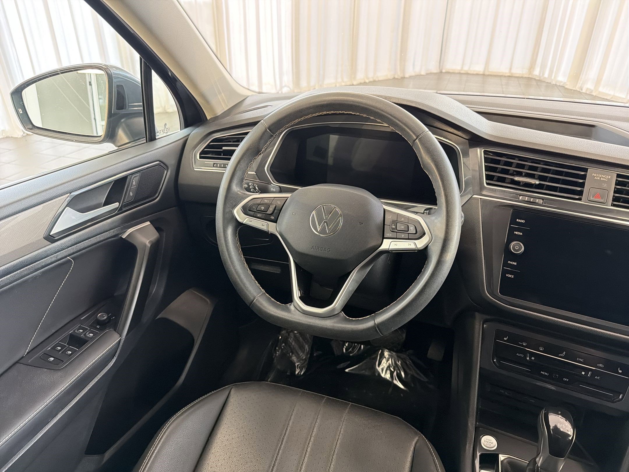Used 2023 Volkswagen Tiguan SE FWD image 25