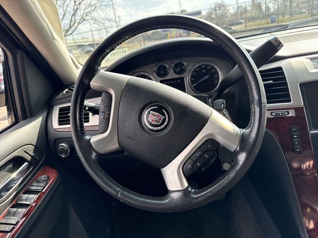 Used 2010 Cadillac Escalade Luxury image 17