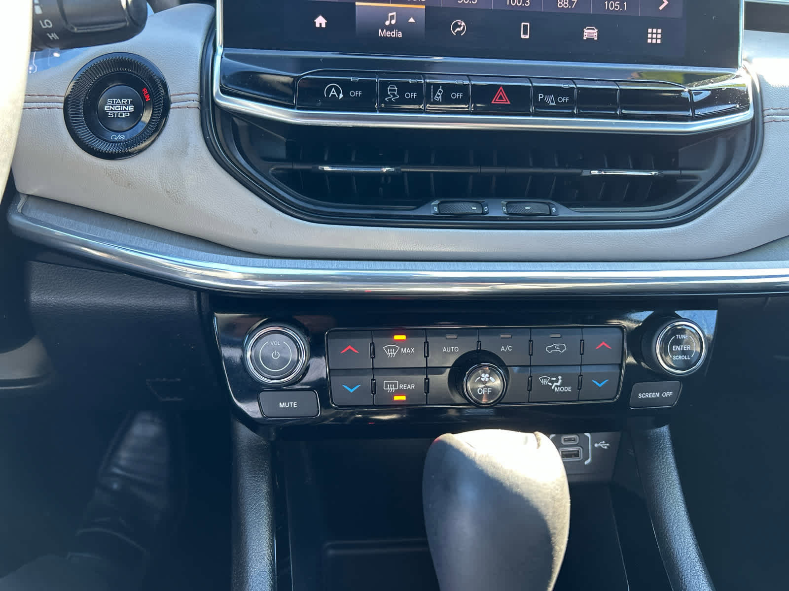 Used 2024 Jeep Compass Limited image 46