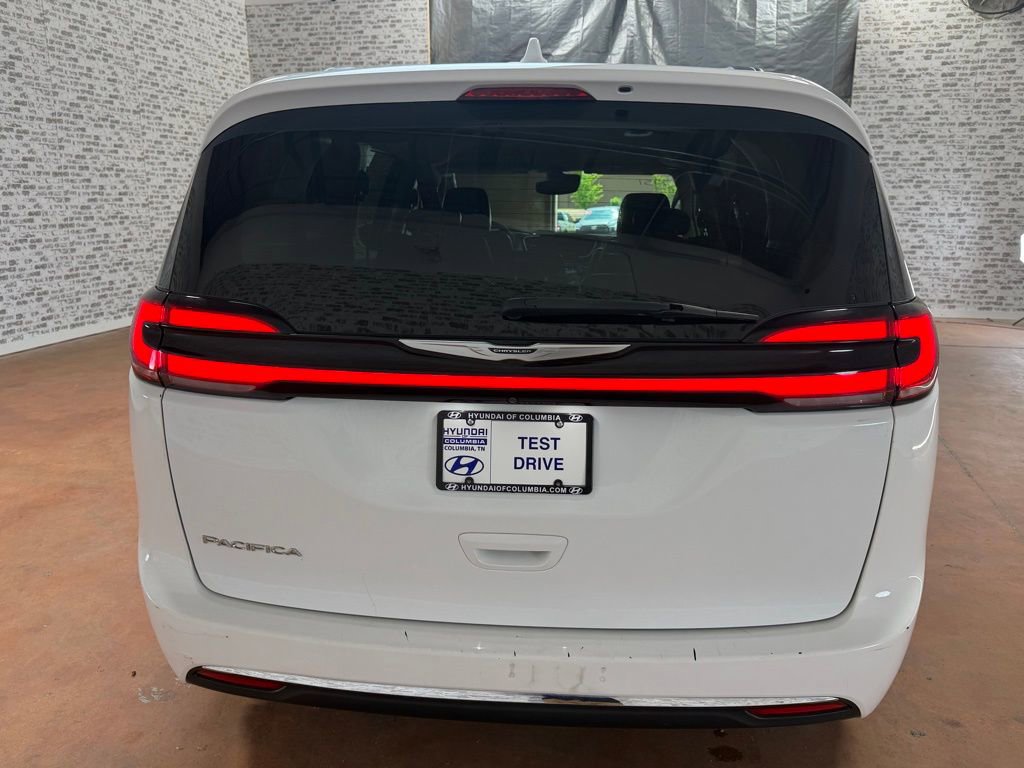 Used 2022 Chrysler Pacifica Touring-L FWD image 5