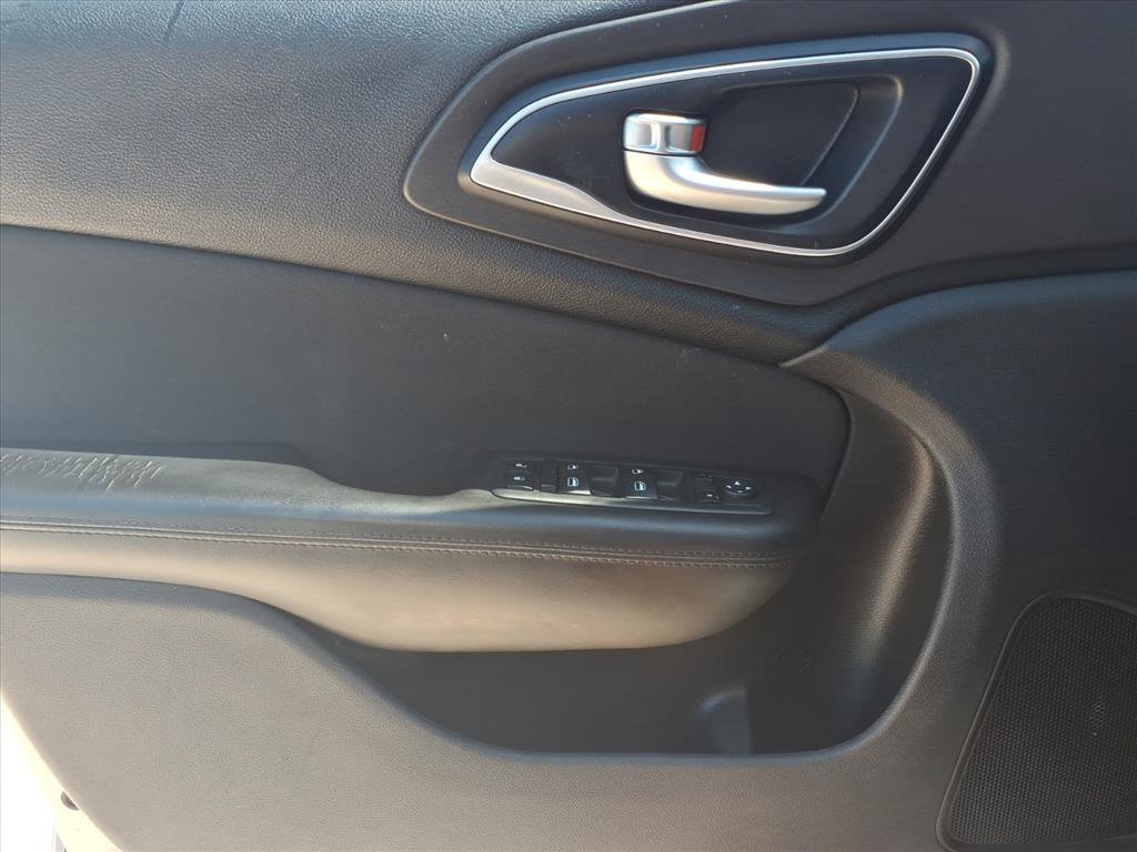Used 2016 Chrysler 200 Limited w/ Anniversary Edition FWD image 18