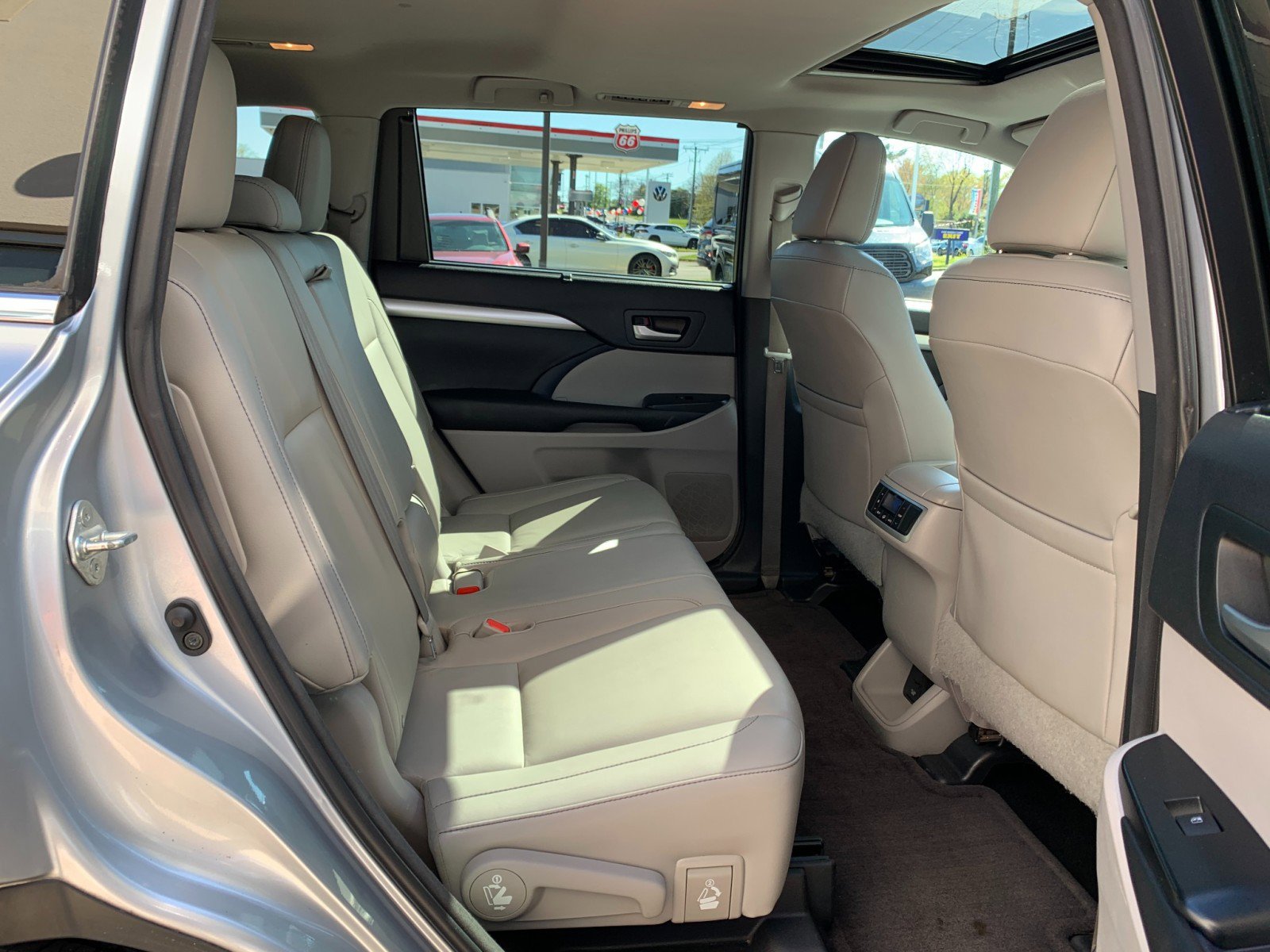 Used 2016 Toyota Highlander XLE AWD/4WD image 37