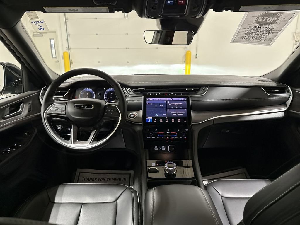 Used 2025 Jeep Grand Cherokee Limited image 10