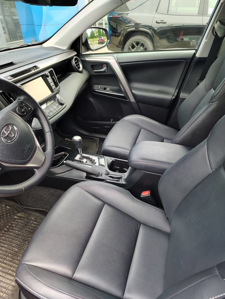 Used 2017 Toyota RAV4 Limited w/ Advanced Technology Package FWD image 12