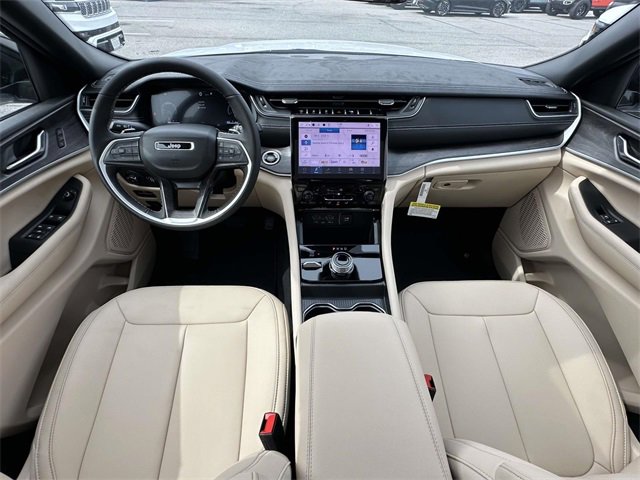 New 2025 Jeep Grand Cherokee Limited image 3