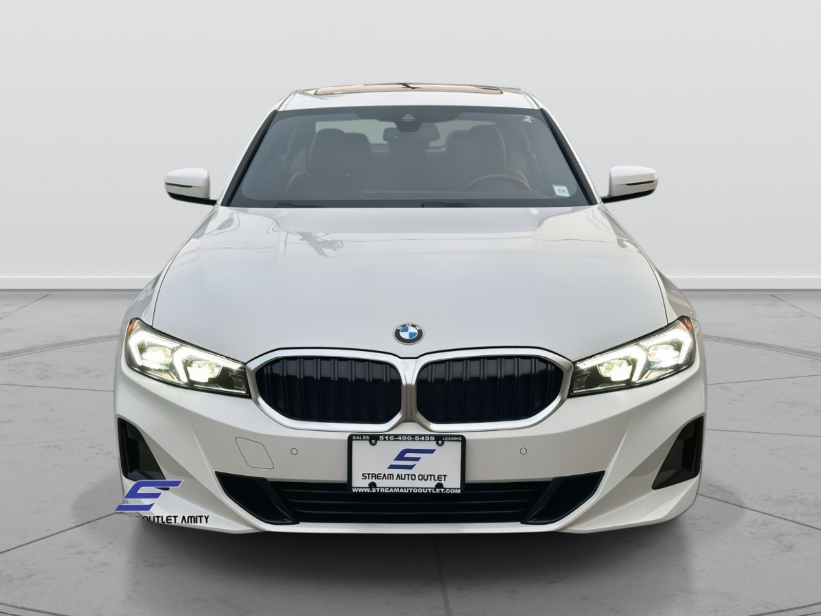 Used 2024 BMW 330i xDrive Sedan w/ Premium Package AWD/4WD image 2