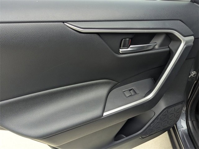 Used 2019 Toyota RAV4 XLE image 9