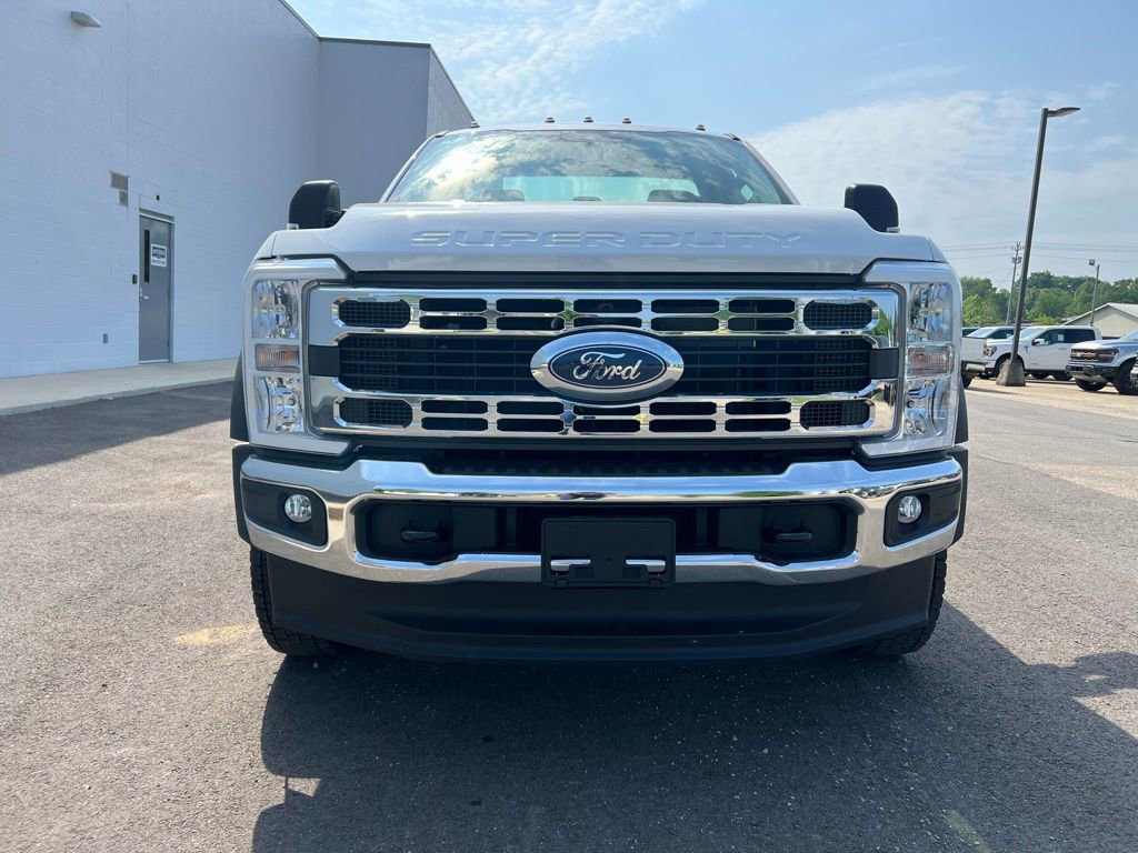 New 2025 Ford F550 4x4 Regular Cab Super Duty w/ XL Chrome Package image 3