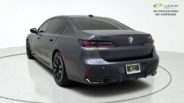 Used 2023 BMW 740i w/ Parking Assistance Package RWD image 7