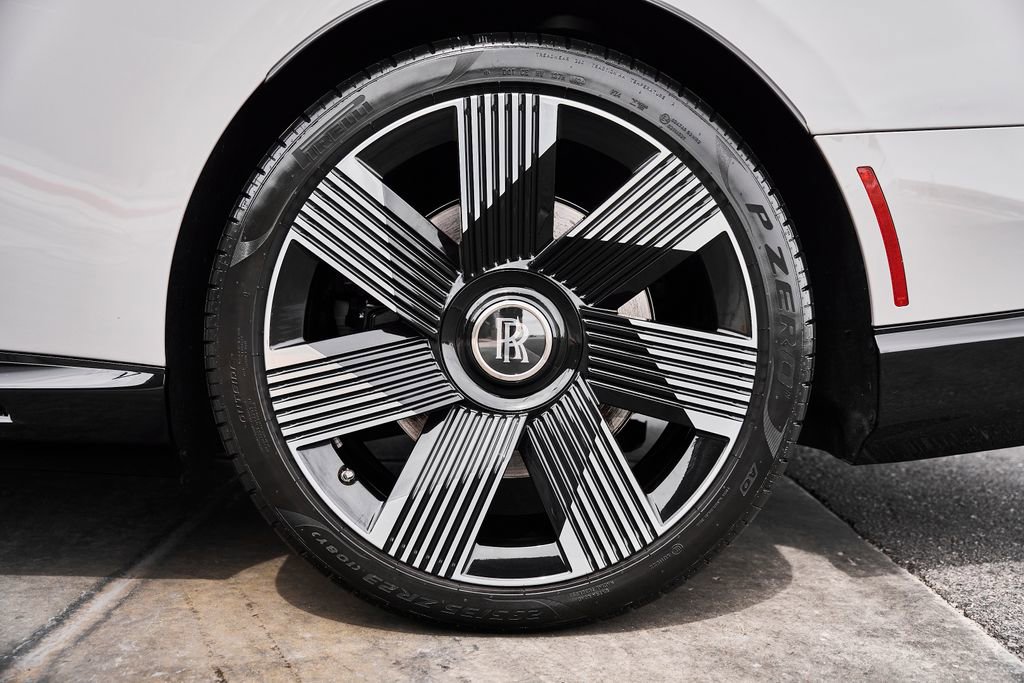 Used 2025 Rolls-Royce Spectre w/ Spectre Launch Package image 17