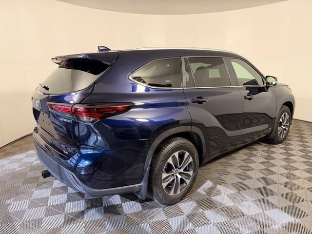 Used 2024 Toyota Highlander XLE AWD/4WD image 18