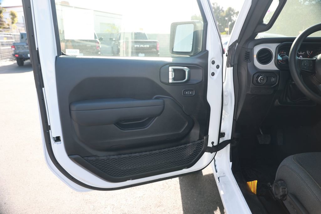 New 2026 Jeep Gladiator Sport image 13