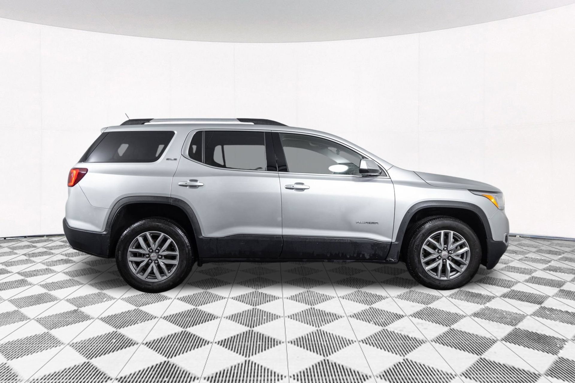 Used 2018 GMC Acadia SLE FWD image 20
