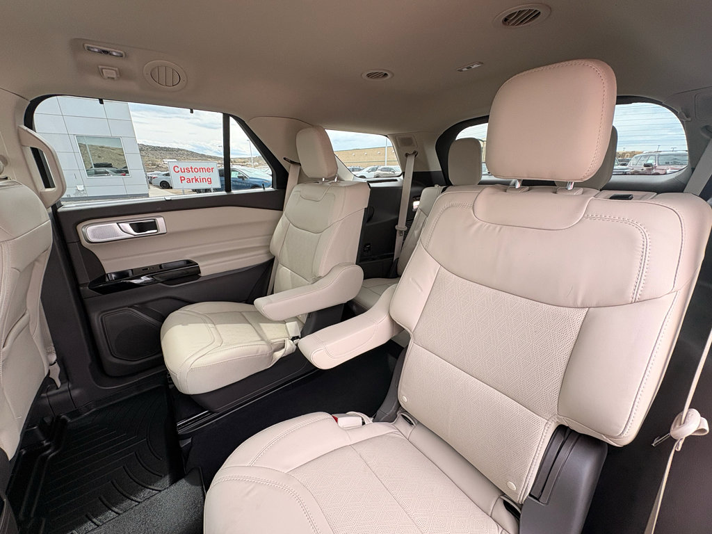 Used 2022 Ford Explorer Platinum w/ Equipment Group 601A image 15