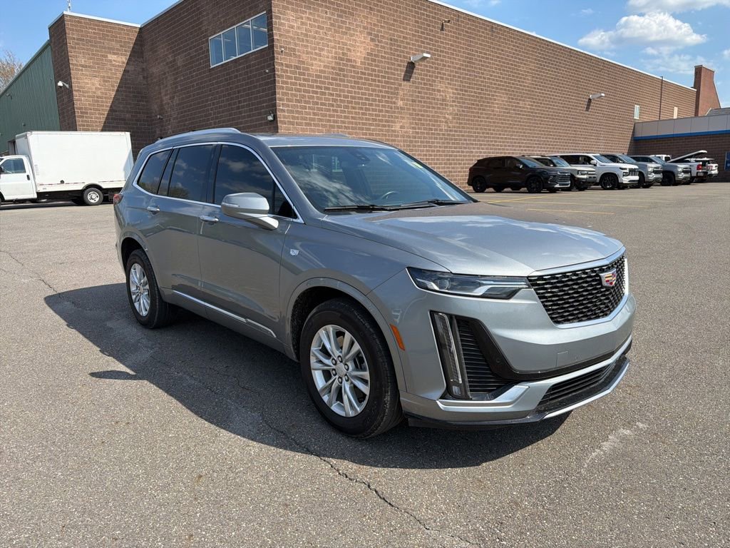 Used 2024 Cadillac XT6 Luxury w/ LPO, Floor Liner Package AWD/4WD image 2