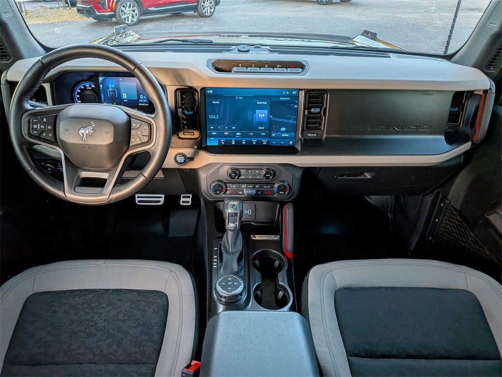 Used 2023 Ford Bronco Wildtrak image 15