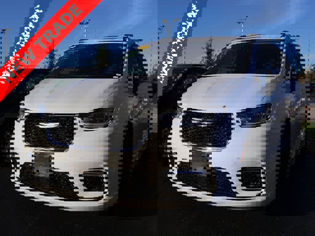 Used 2023 Chrysler Pacifica Limited w/ Trailer Tow Group