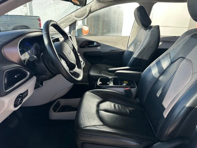 Used 2018 Chrysler Pacifica Touring-L image 25