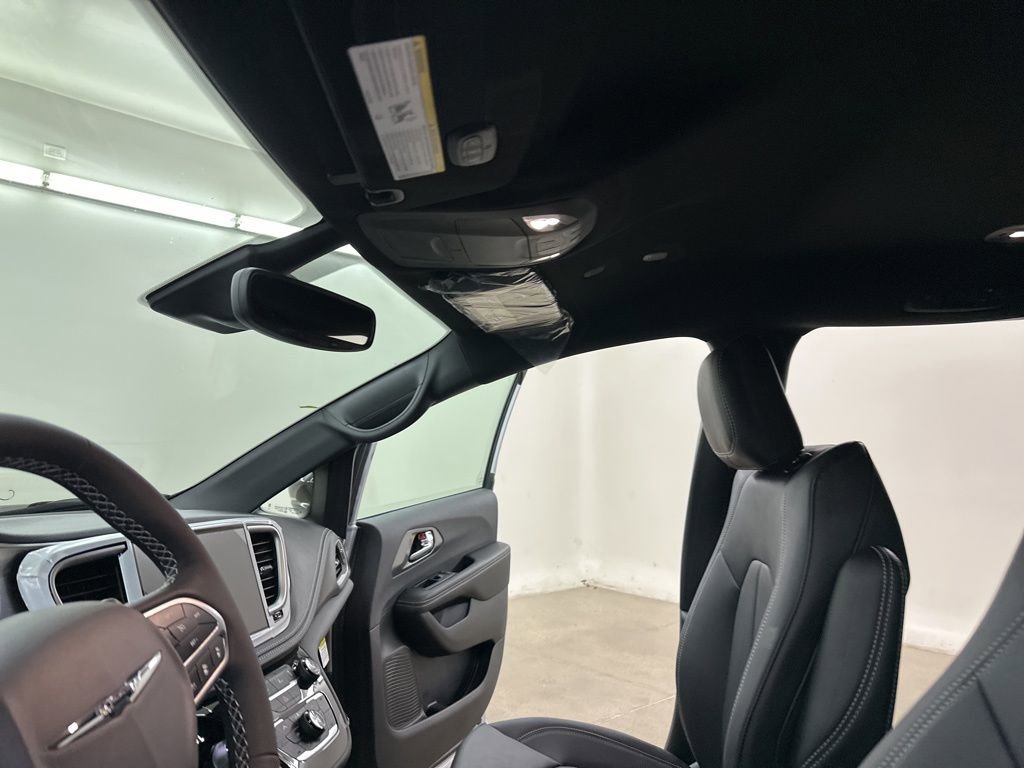 New 2026 Chrysler Pacifica Select image 30