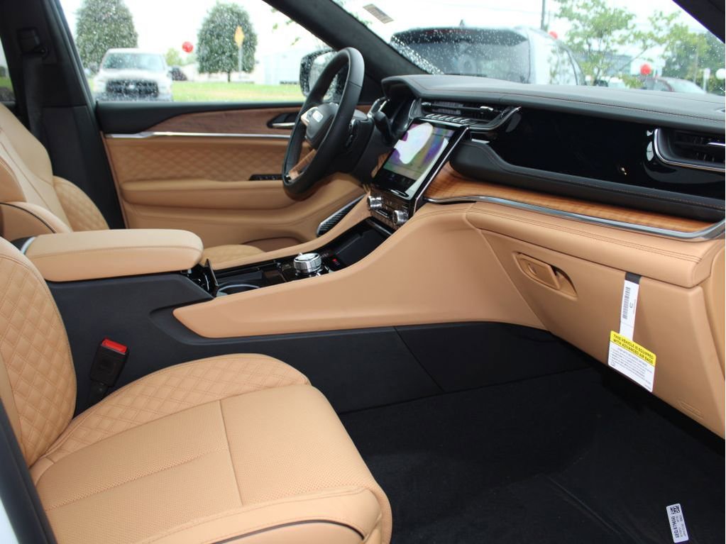 New 2025 Jeep Grand Cherokee Summit image 31