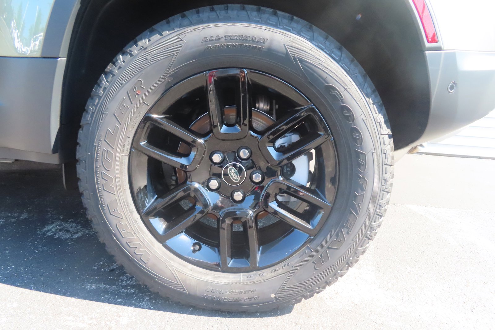 New 2024 Land Rover Defender 110 S image 11