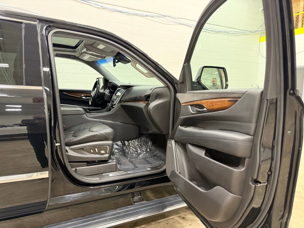 Used 2016 Cadillac Escalade ESV Premium AWD/4WD image 40