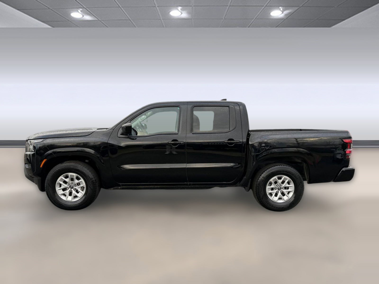 Used 2024 Nissan Frontier SV image 2