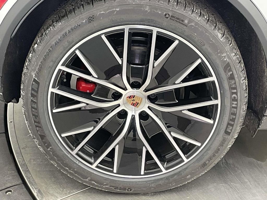 New 2025 Porsche Macan 4S Electric image 13