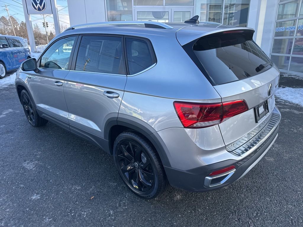 Certified 2022 Volkswagen Taos SE w/ Panoramic Sunroof Package image 6