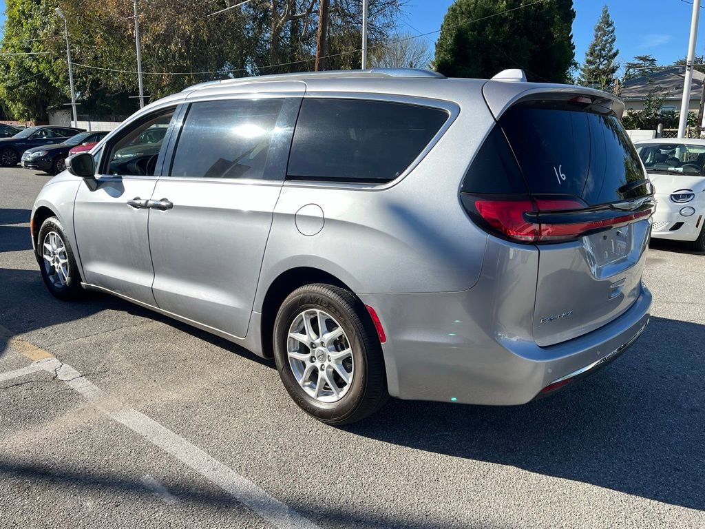 Used 2021 Chrysler Pacifica Touring-L image 5