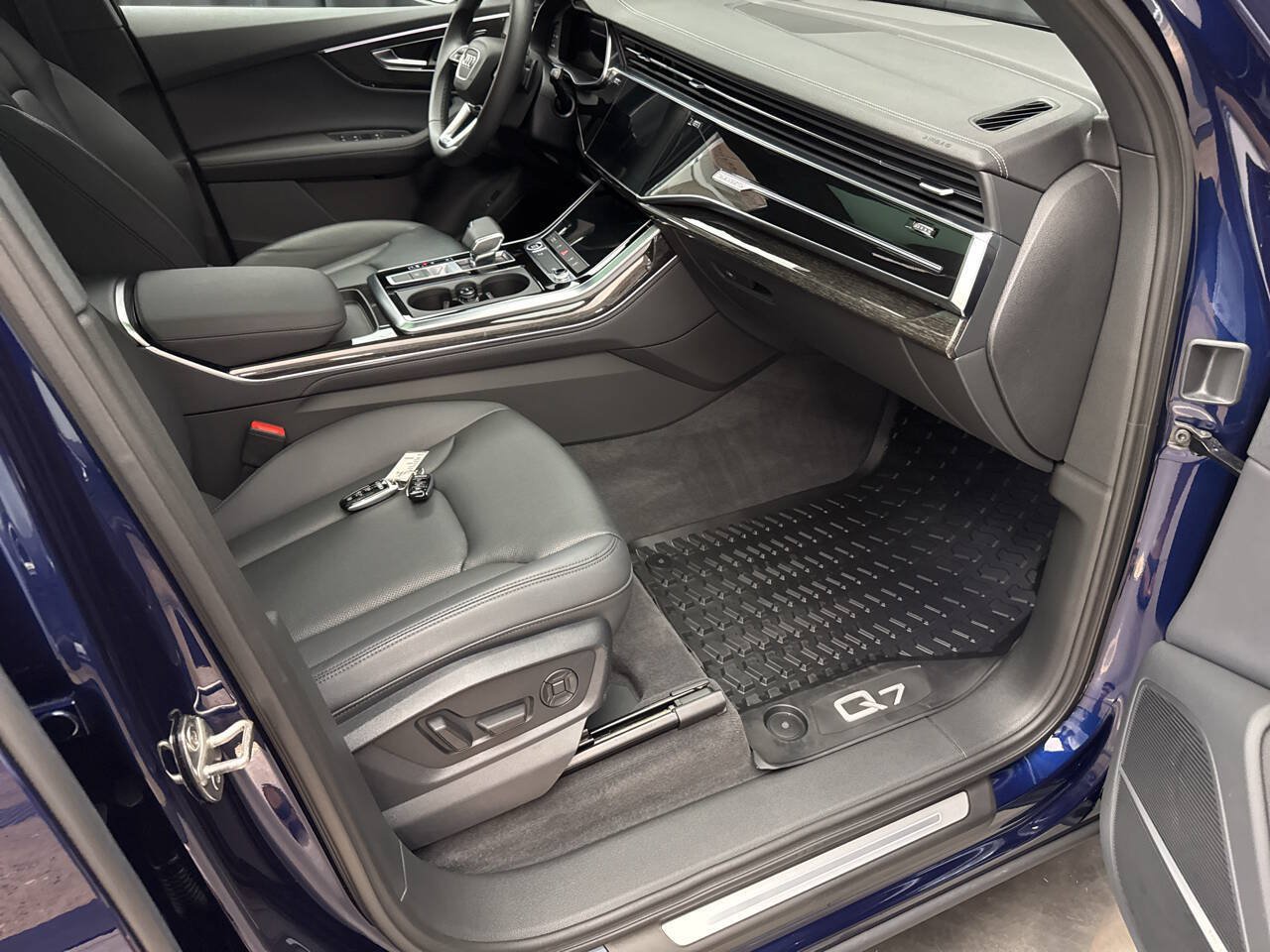 Used 2023 Audi Q7 3.0T Premium Plus w/ Premium Plus Package AWD/4WD image 35