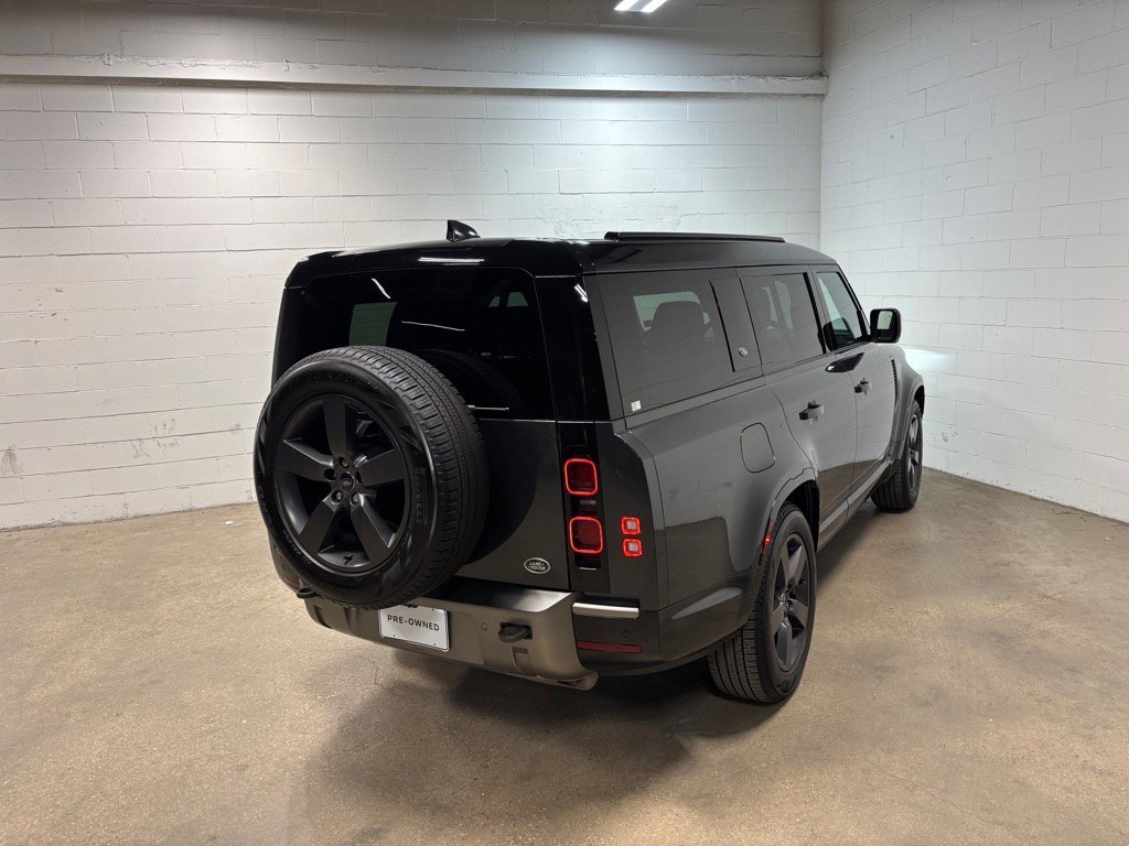Used 2023 Land Rover Defender 130 X-Dynamic SE image 7