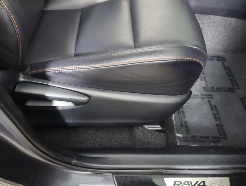 Used 2018 Toyota RAV4 SE w/ All Weather Liner Package image 32