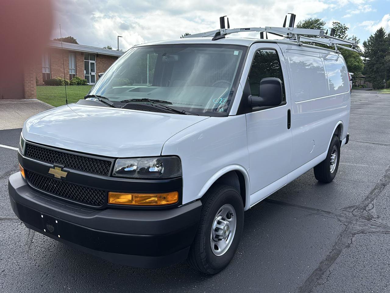 Used 2025 Chevrolet Express 2500 w/ Driver Convenience Package RWD image 3