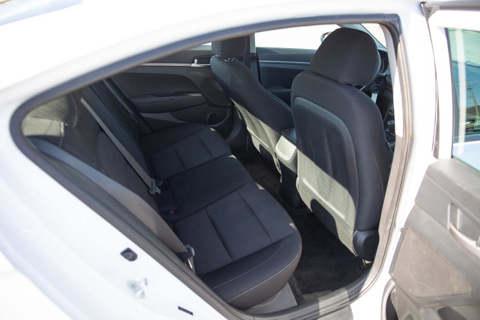 Used 2018 Hyundai Elantra SE image 19