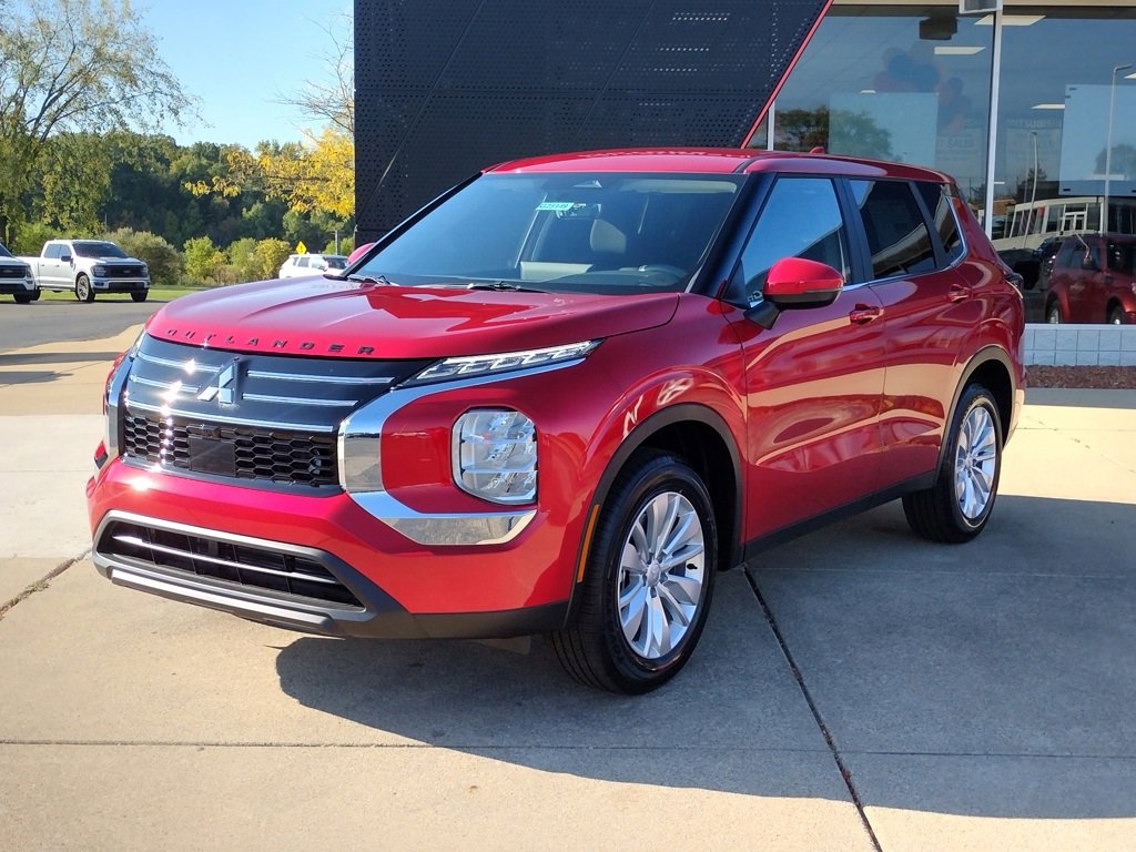 New 2025 Mitsubishi Outlander ES