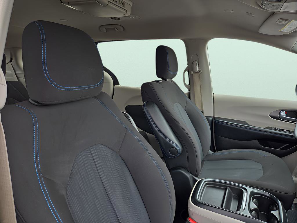 Used 2021 Chrysler Pacifica Touring image 28