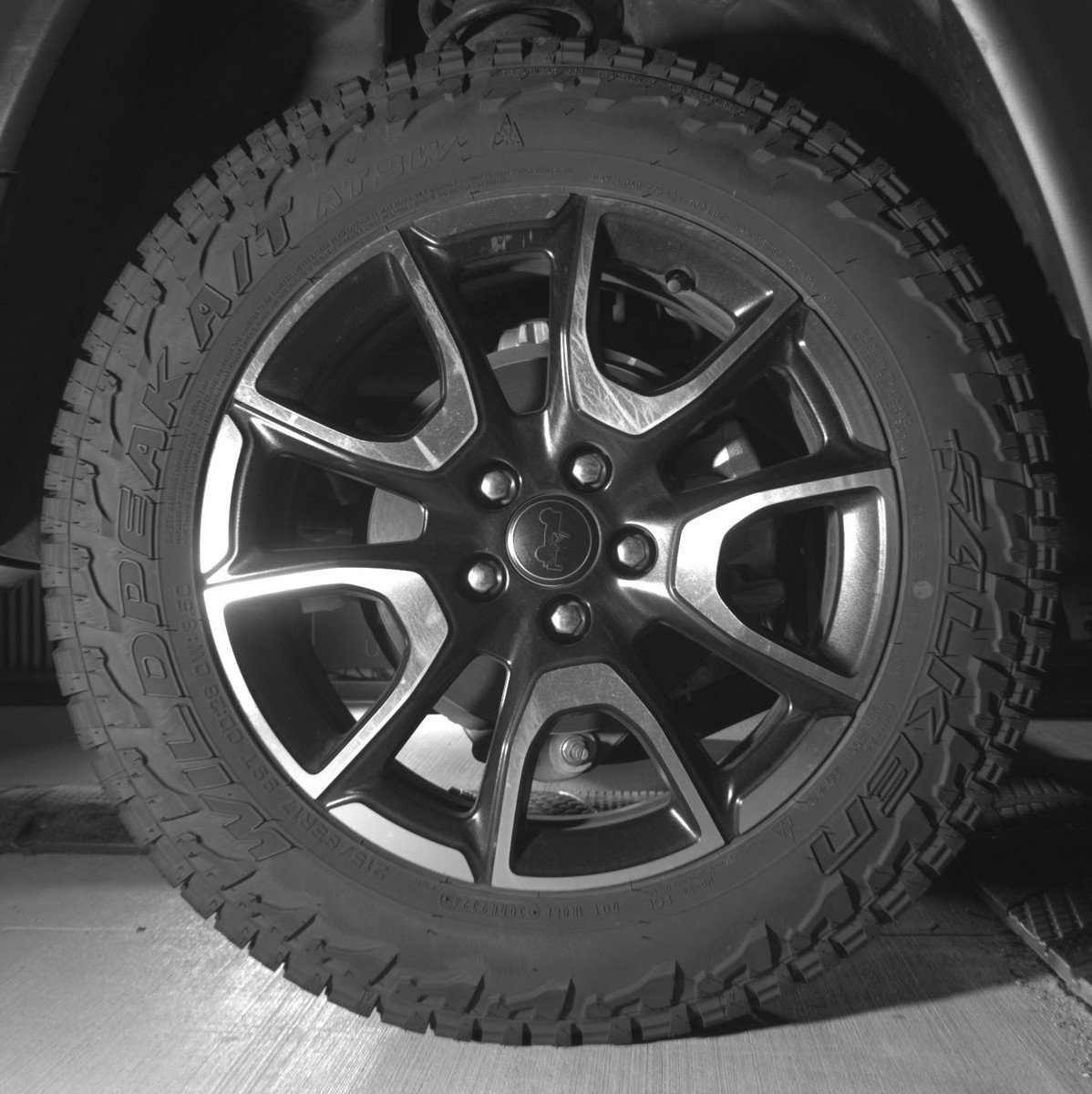 Used 2025 Jeep Compass Trailhawk AWD/4WD image 15