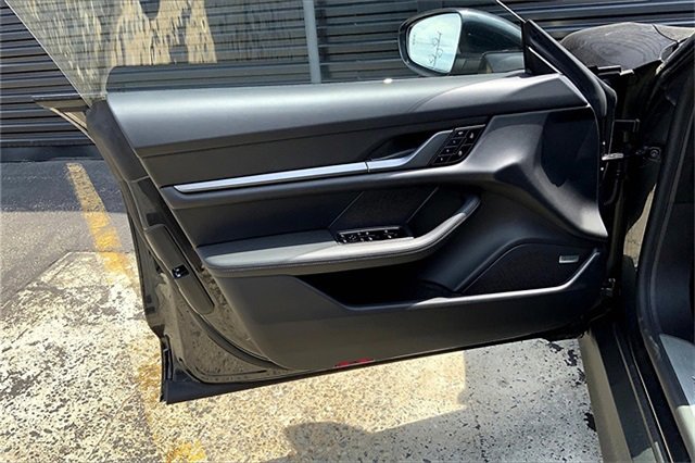 New 2025 Porsche Taycan image 26