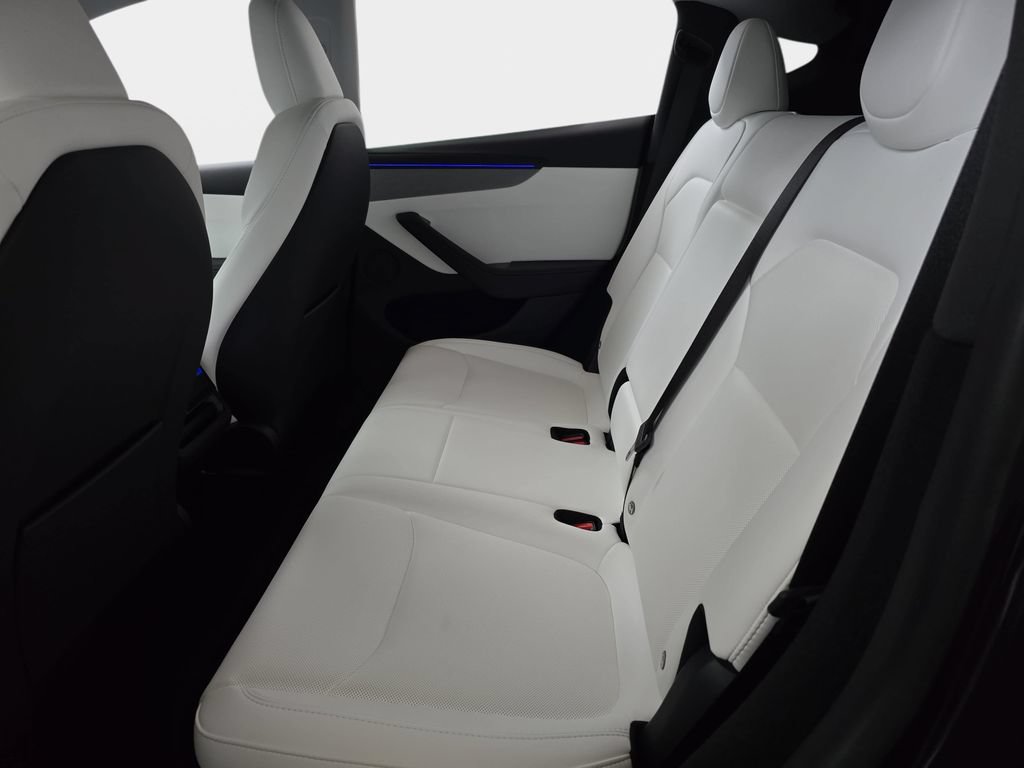 Used 2026 Tesla Model Y AWD image 17