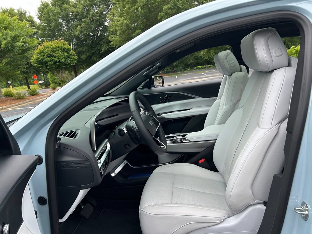 Used 2025 Cadillac Lyriq Sport RWD image 38