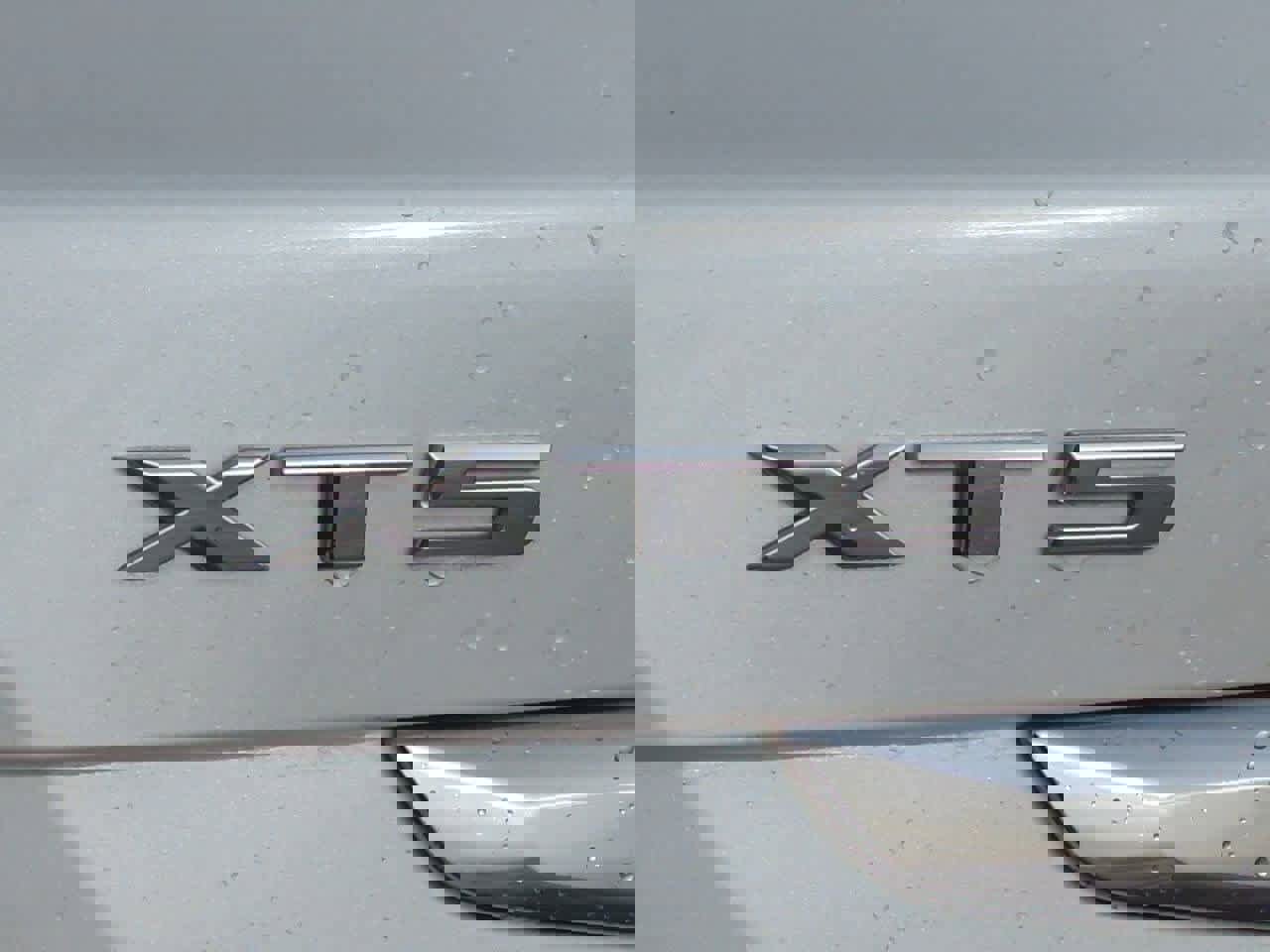 Used 2018 Cadillac XT5 Luxury w/ Driver Awareness Package image 12